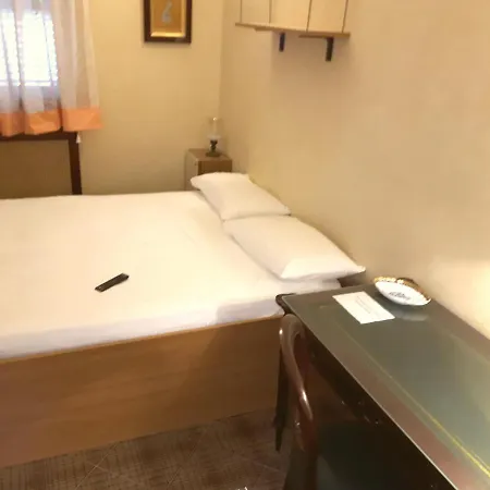 I 13 Cavalieri Gæstehus Barletta